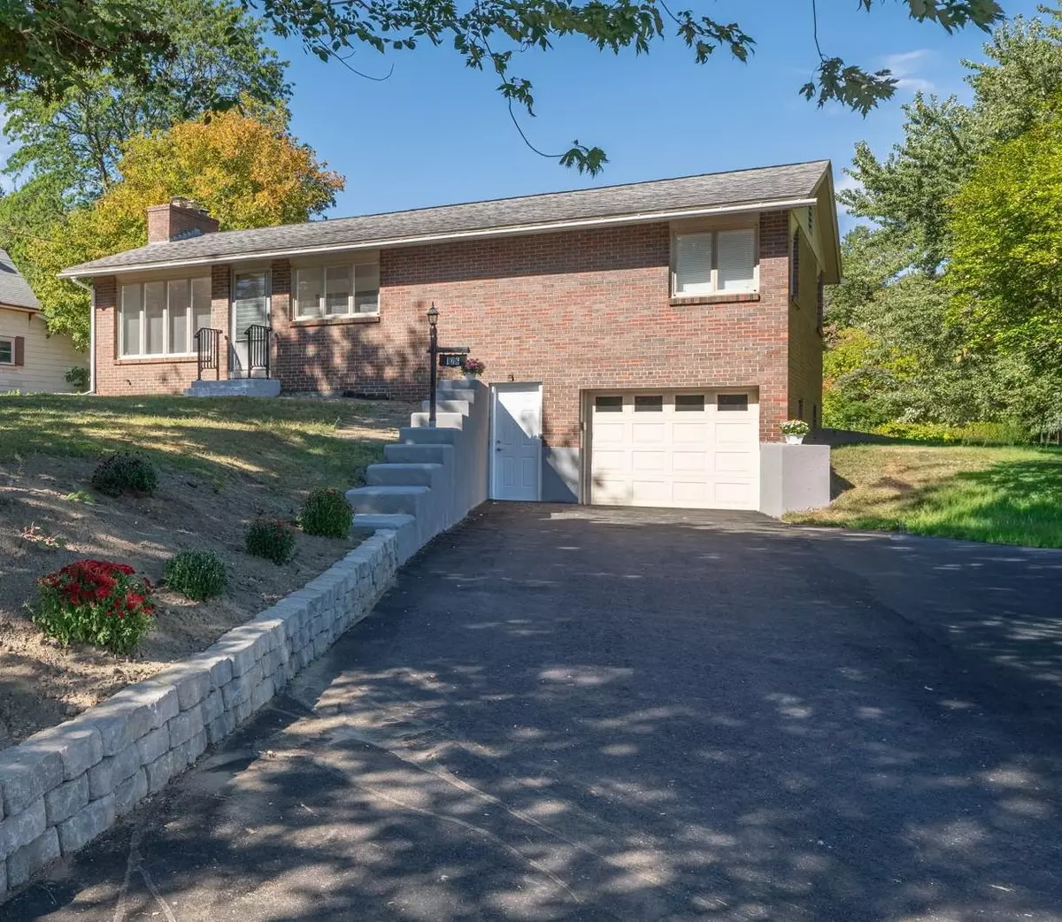 Manchester, NH 03109,126 Cohas AVE