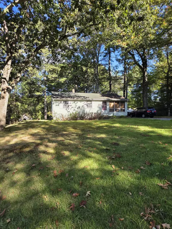 Derry, NH 03038,8 Paul AVE