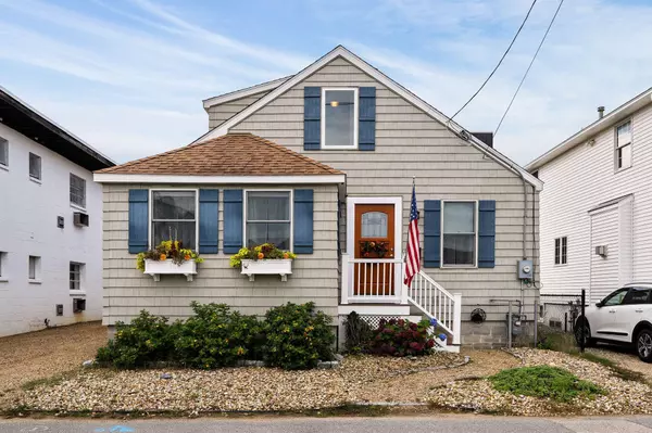 27 Hobson AVE, Hampton, NH 03842