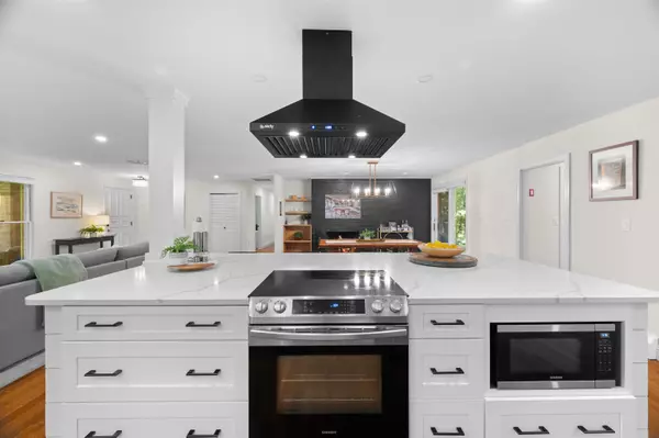 Amherst, NH 03031,16 Hemlock Hill RD