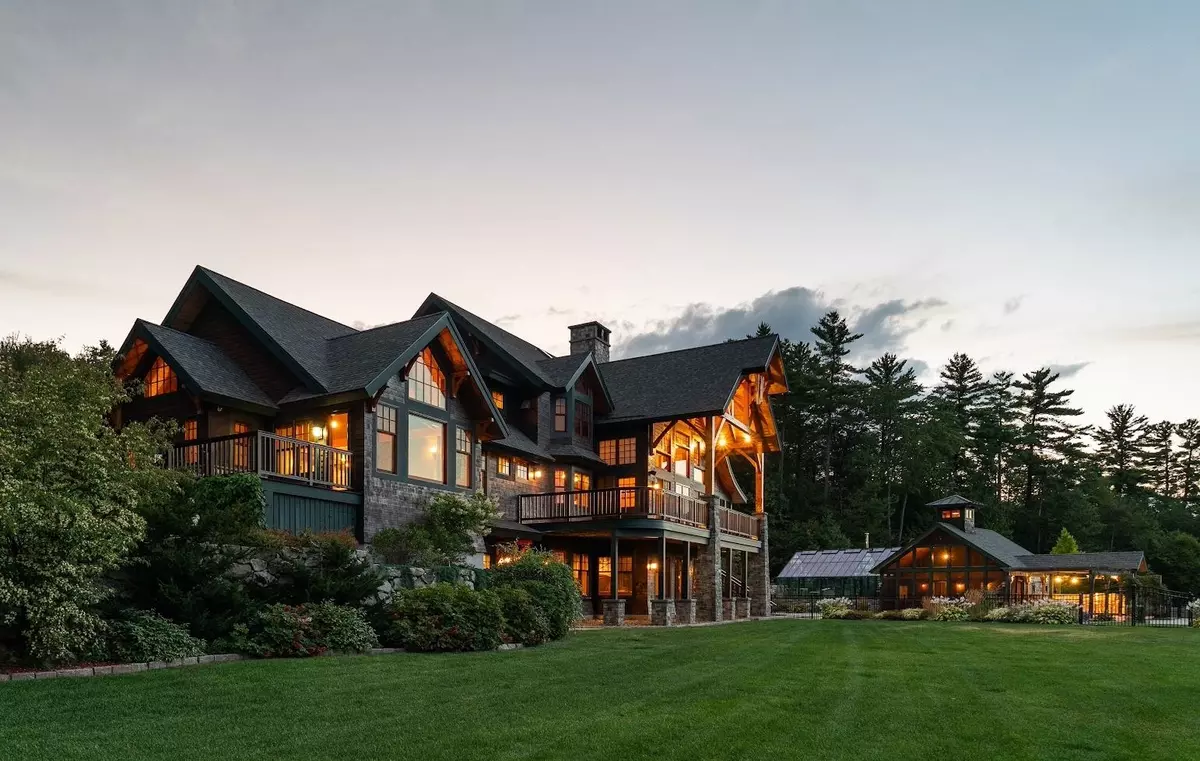 Conway, NH 03813,827 Davis Hill RD