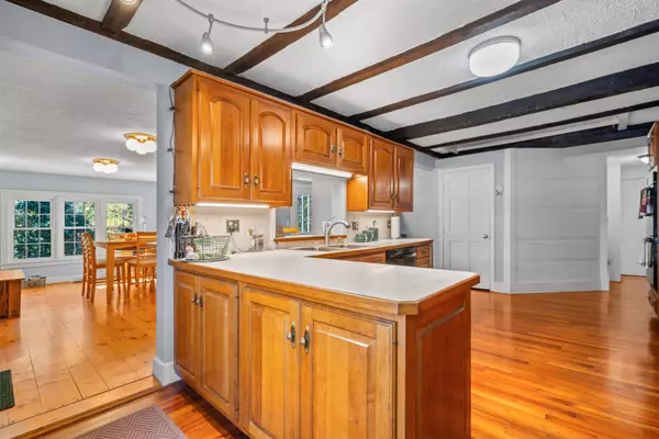 Hillsborough, NH 03244,447 Center RD