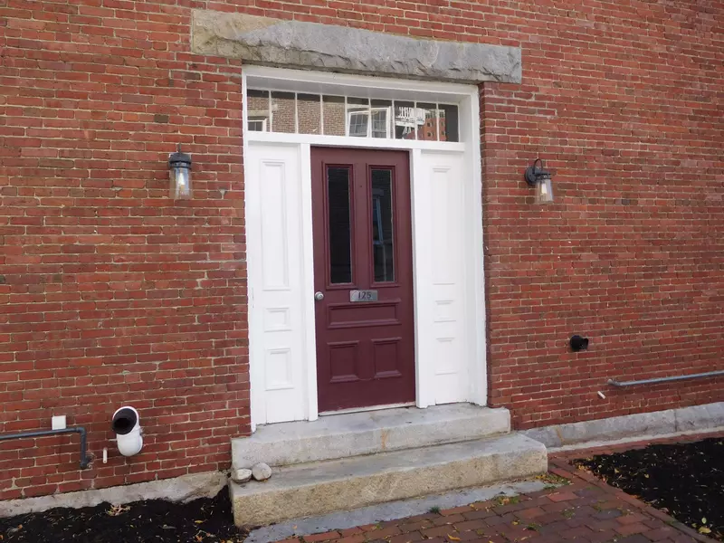 125 W Merrimack ST, Manchester, NH 03101