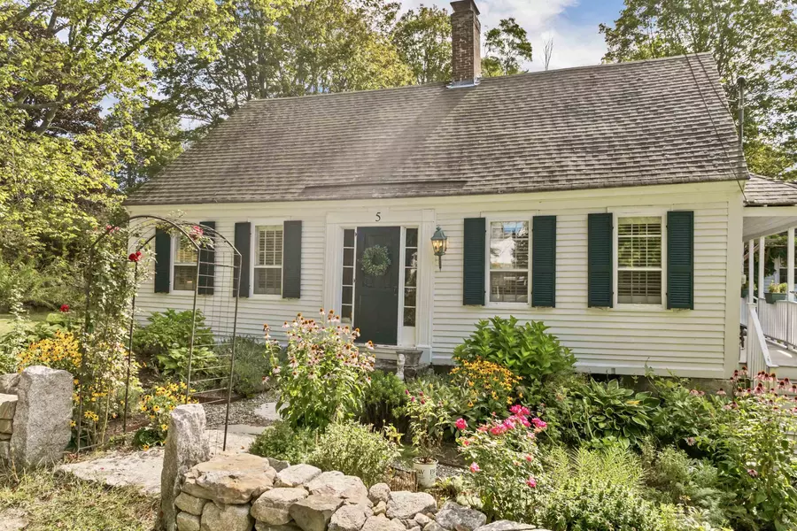 5 Trask Mountain RD, Wolfeboro, NH 03894