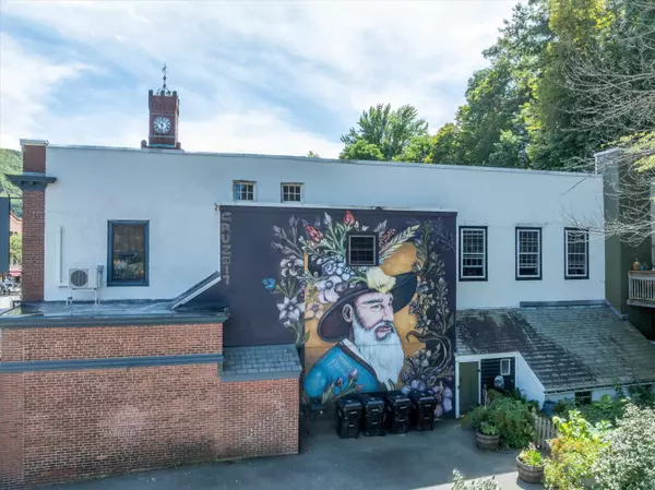 Rockingham, VT 05101,24-28 Rockingham ST