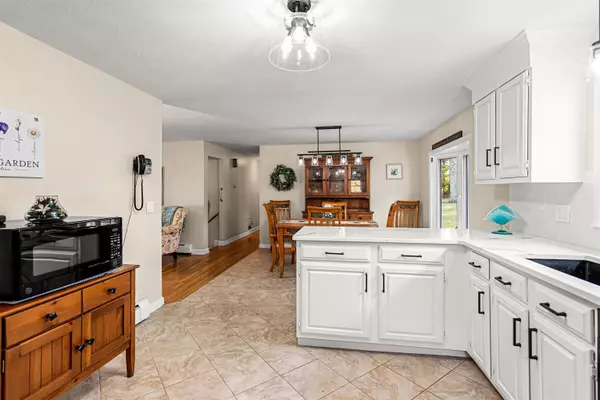 Londonderry, NH 03053,61 Hardy RD