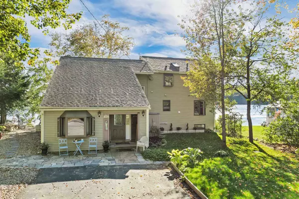 30 Holiday Shore RD, Dunbarton, NH 03046