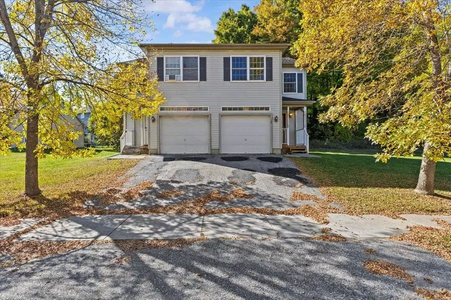 16 Aurora LN, Milton, VT 05468