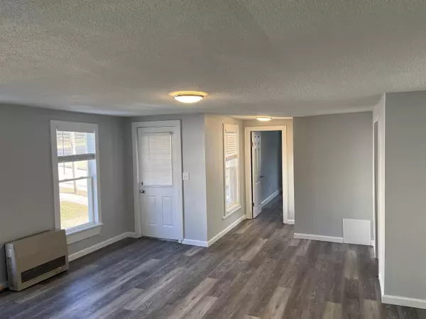 Pembroke, NH 03275,42-48 Broadway ST #3