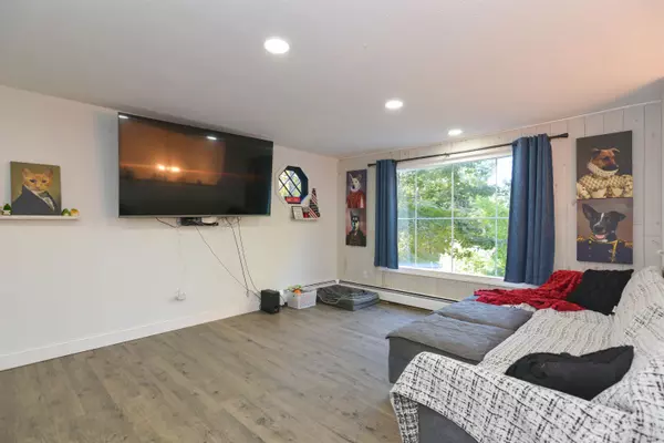 Derry, NH 03038,183 Chester RD