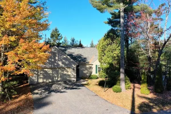 16 Clover LN,  New London,  NH 03257