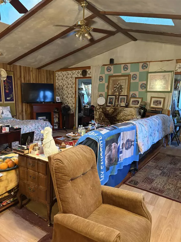 Tilton, NH 03276,53 Gaslight RD