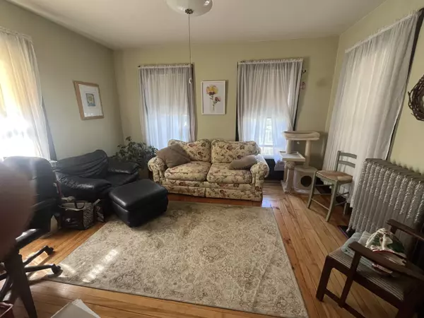 Manchester, NH 03104,883 Union ST