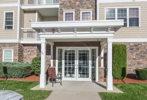 Salem, NH 03079,10 Braemoor Woods RD #202