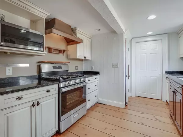 Goffstown, NH 03045,210 Daniel Plummer RD