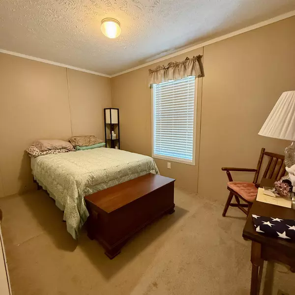 Plymouth, NH 03264,5 Maple DR