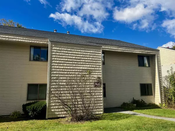 30 Bayberry LN, South Burlington, VT 05403