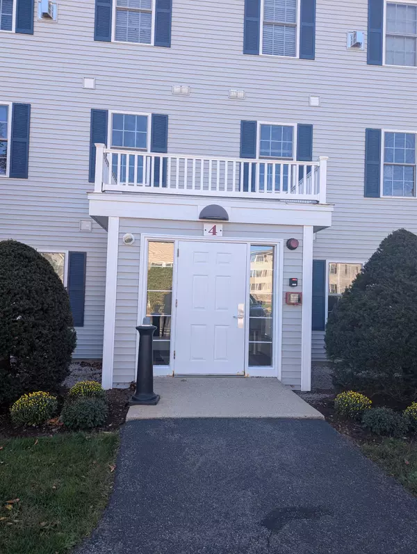 Londonderry, NH 03053,4 Crestview DR #101