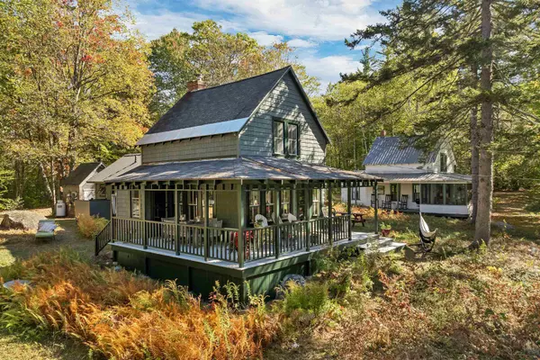 6 Twin Cottage LN, Ossipee, NH 03814
