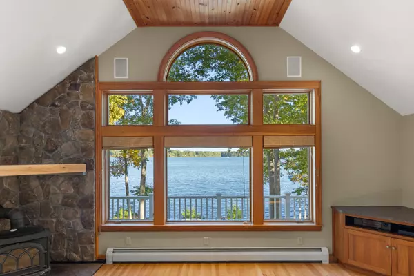 Durham, NH 03824,263 Durham Point RD