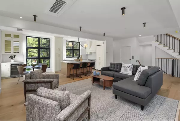 Portsmouth, NH 03801,1155 Sagamore AVE #1