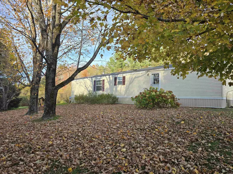 30 Stoney LN, Barton, VT 05822