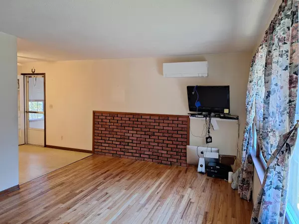 Walpole, NH 03608,474 County RD