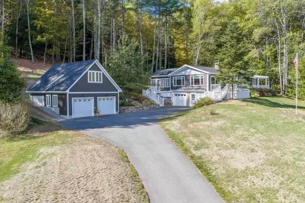 52 Chase CIR, Center Harbor, NH 03226