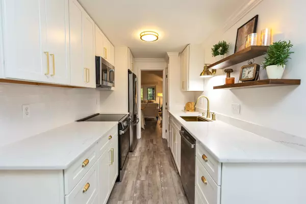 Peterborough, NH 03458,1 Colonial SQ #1