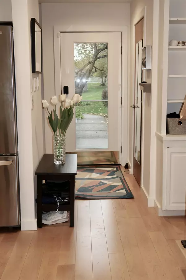 South Burlington, VT 05403,608 South Beach RD