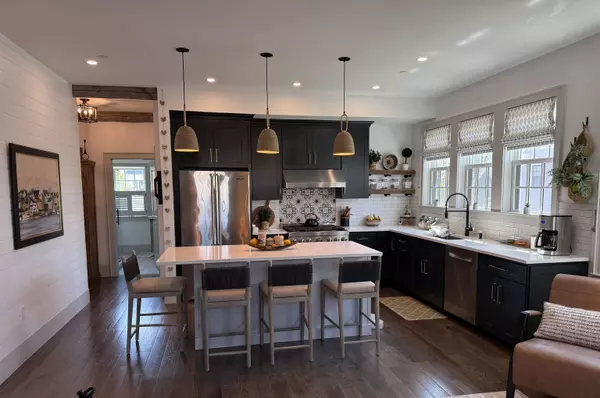 Portsmouth, NH 03801,414 Islington ST