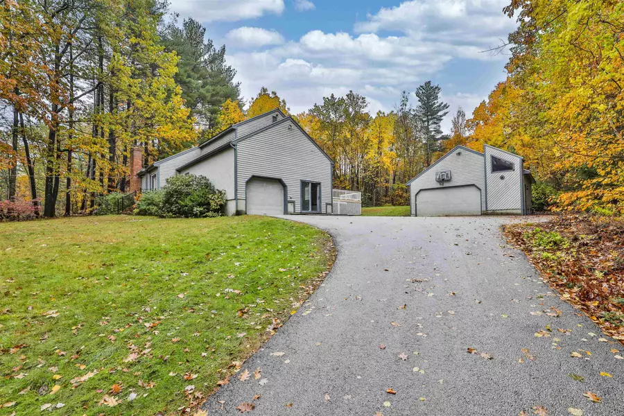 11 Teloian DR, Hudson, NH 03051