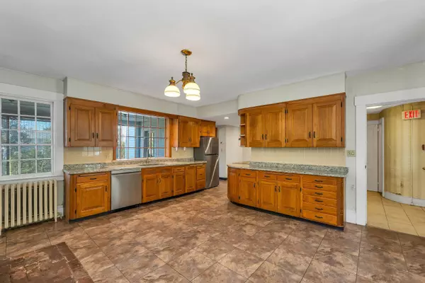 Wolfeboro, NH 03894,79 South Main ST