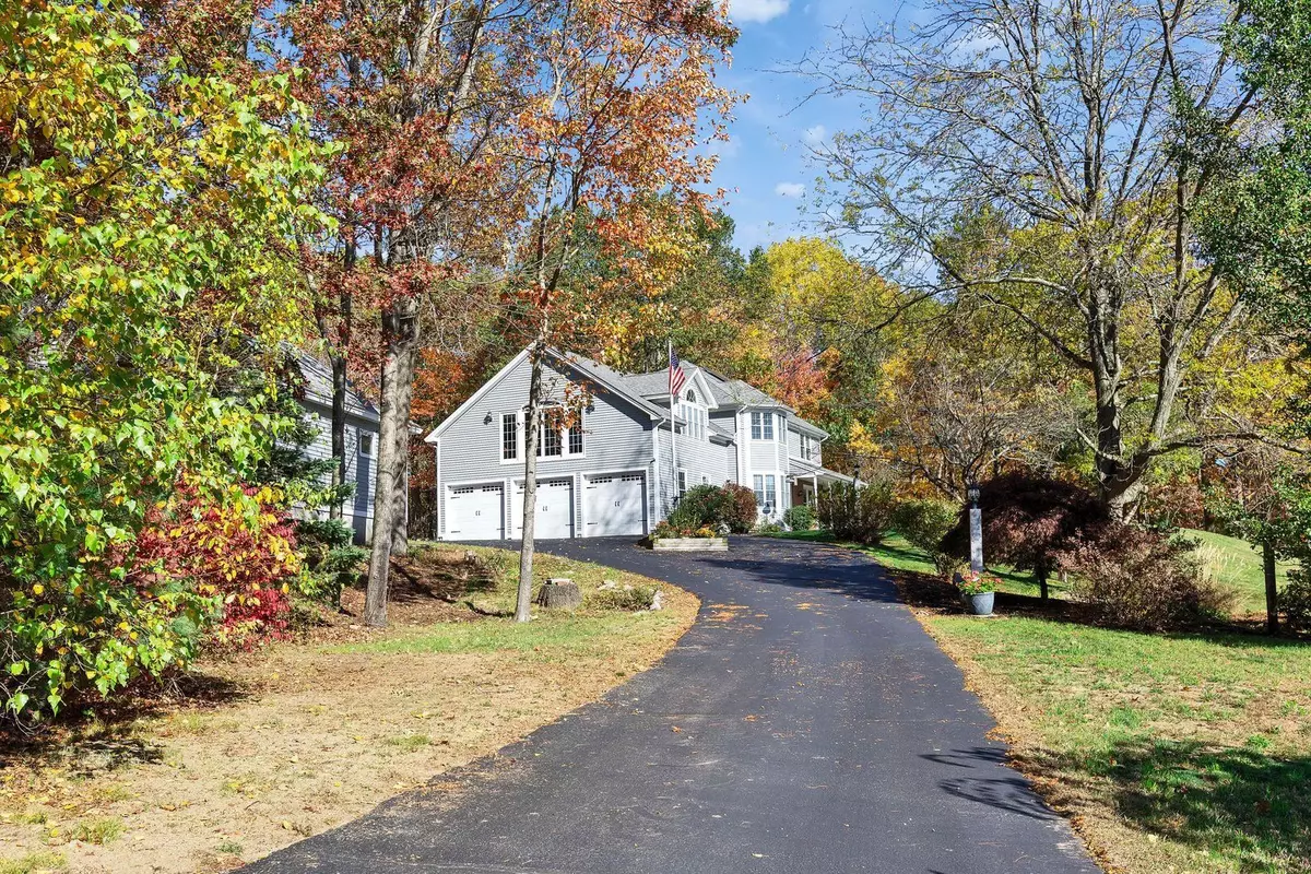 Hooksett, NH 03106,13 Johns DR