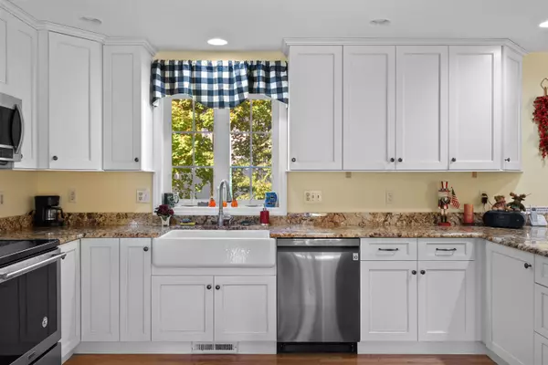 Salem, NH 03079,17 Meredith RD