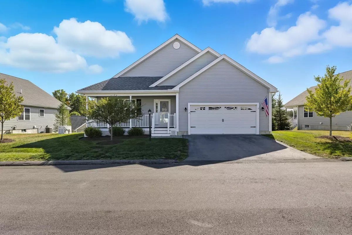 Hooksett, NH 03106,7 Mulberry LN