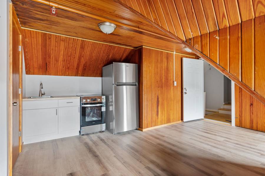 109 Pleasant ST #3rd Floor, Claremont, NH 03743