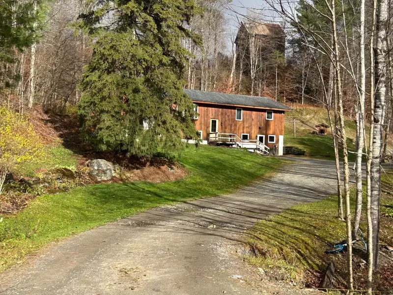 33 Williams LN, Wolcott, VT 05680