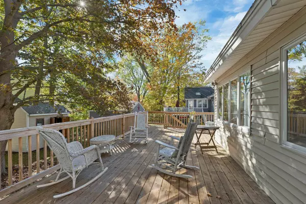 Portsmouth, NH 03801,320 Thaxter RD