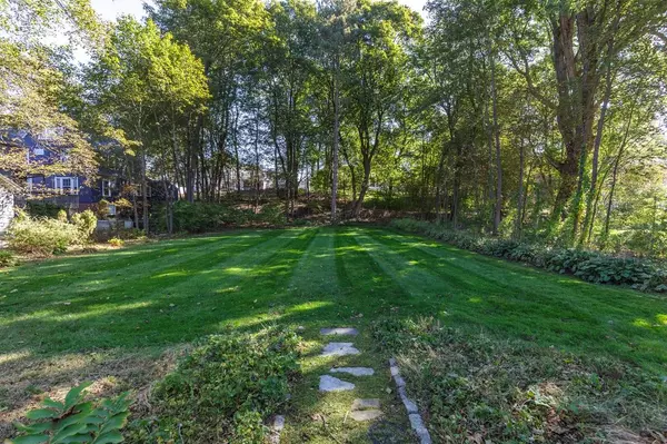 Manchester, NH 03104,255 River RD