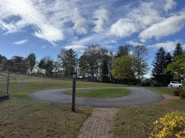 Hopkinton, NH 03229,69 Putney Hill RD #The East Wing