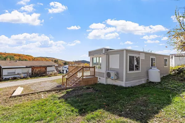 Weare, NH 03281,194 Buckley RD #44