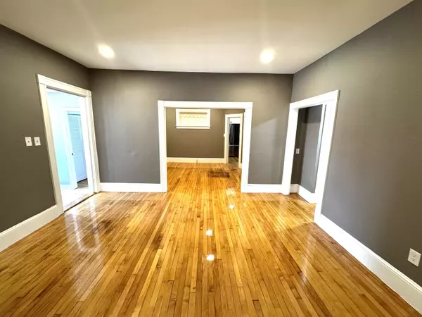 Derry, NH 03038,23 Oak ST