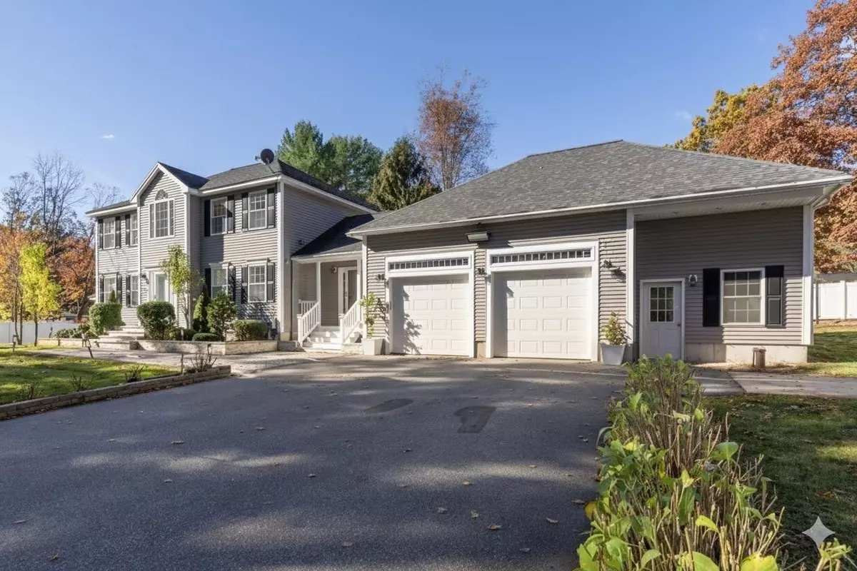 Salem, NH 03079,10 Evelyn RD