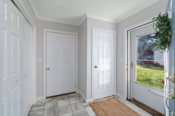 Essex, VT 05452,102 Saybrook RD