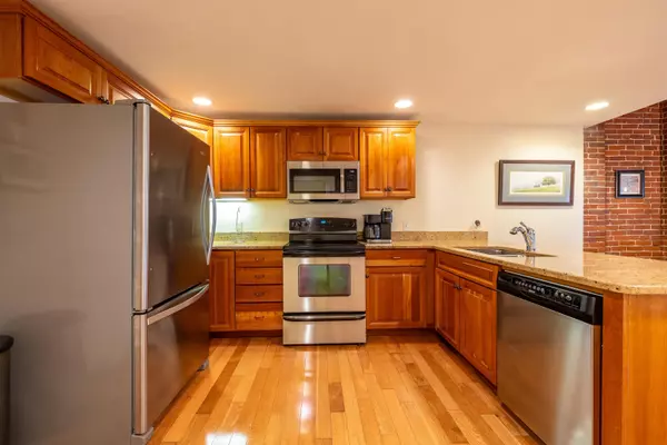 Derry, NH 03038,7 Chester RD #212