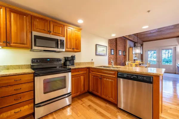 Derry, NH 03038,7 Chester RD #212