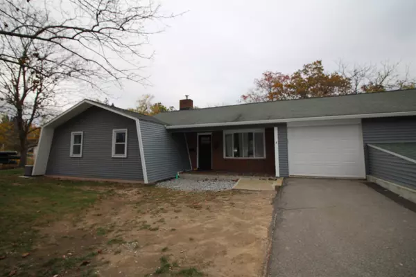 4 Ferland DR, Derry, NH 03038