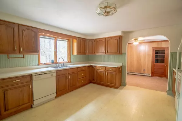 Hampton Falls, NH 03844,17 Drinkwater RD