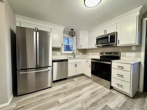 Meredith, NH 03253,8 Kelly LN